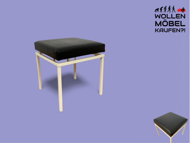 WMK Schöner und sehr gut erhaltener Vintage Hocker mit Sitz in schwarzem Kunstleder auf stabilem weißen Metallrahmen # Sitzhocker Fußhocker Lederhocker Sitz Pouf Tabouret Retro Spaceage 60er 70er