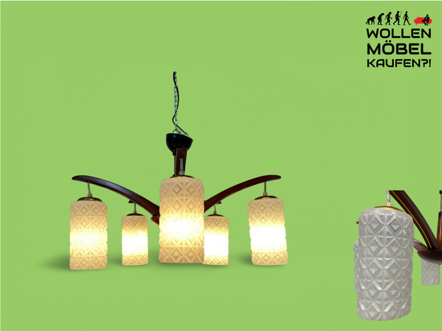 WMK Sehr schöner und gut erhaltener 5-armiger 60er Jahre Kronleuchter aus Holz und Messing mit weißen Glasschirmen # Lüster Glaslüster Deckenlampe Wohnzimmerlampe Deckenleuchte Mid-Century Vintage