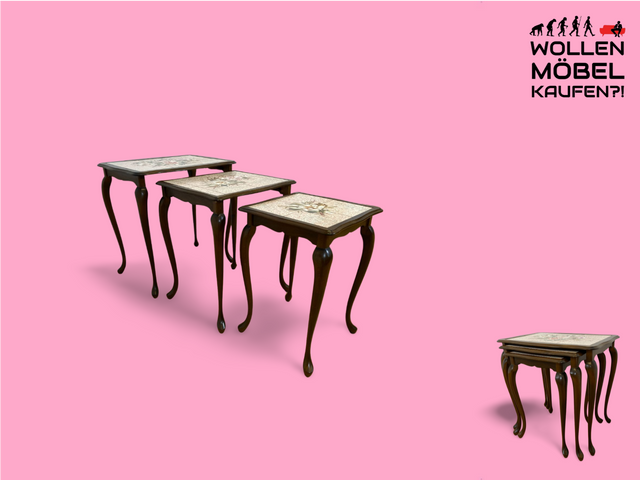 WMK Wunderschöner & gut erhaltener 60er Jahre Chippendale 3-in-1 Satztisch mit hübschen handbemalten Fliesen # Beistelltisch Coffee Table Wohnzimmertisch Couchtisch Blumentisch Retro Stilmöbel Vintage