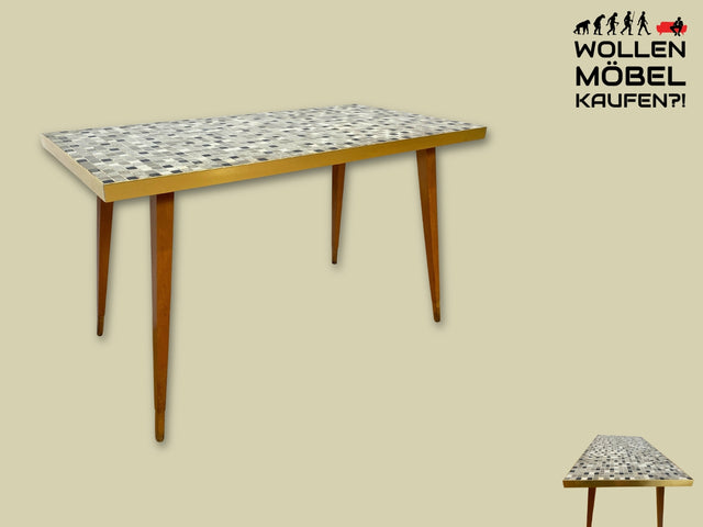 Kultiger hoher Mid-Century Couchtisch mit Mosaik Fliesen und konischen Füßen