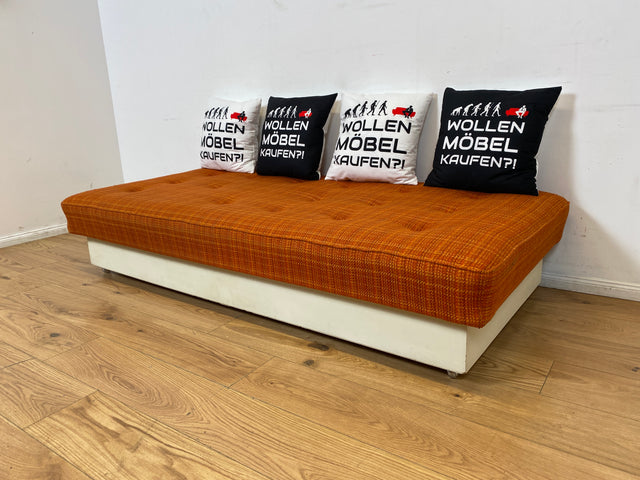WMK I Raumaufhellende Space Age Liege auf Rollen mit orangem Originalbezug und großem Bettkasten I Daybed Sofa Couch Einzelbett Bett Lounge Modul Ottomane Vintage 70er I Berlin Leipzig Hamburg Köln