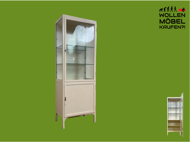 WMK # Schöner schmaler weißer 30er Jahre Medizinschrank aus Eisen mit Glastür & Glasregalen # Apothekerschrank Arztschrank antike Arztvitrine Glasvitrine Vitrine Display Industrial Design Bauhaus 40er