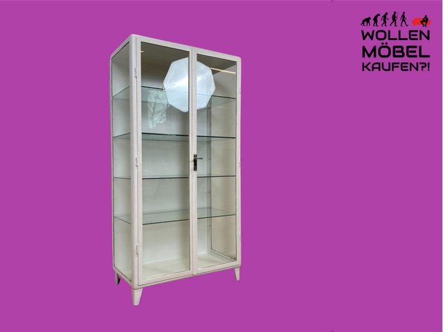 WMK # Formschöner weißer 1930er Jahre Medizinschrank aus Eisen mit Glastüren und Glasböden # Apothekerschrank Arztschrank antike Arztvitrine Glasvitrine Vitrine Industrial Design Display Bauhaus 40er