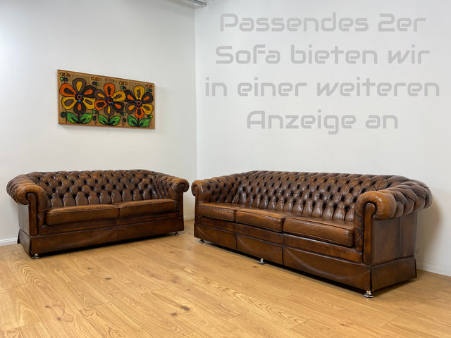 WMK # Hochwertiges original englisches Chesterfield Sofa mit dickem aber weichem gestepptem Echtleder Bezug mit schöner Alterspatina # 3er Sofa Couch Ledersofa Ledercouch Sitzgarnitur Leather Vintage