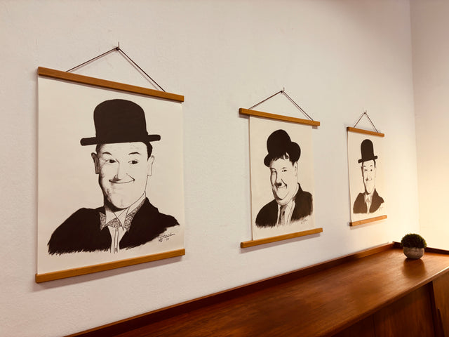 WMK 1/56 Die Kultfiguren Stan & Ollie, bekannt auch als Dick und Doof , als Vintage Druck auf Hartpapier, mit & ohne neuem Teakholz Rahmen