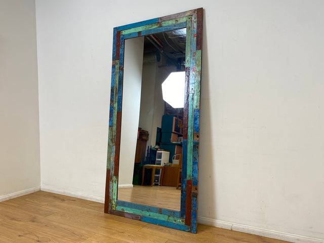 Boatwood by WMK I 100x195cm großer Spiegel I handgefertigtes Unikat aus altem Bootsholz in Originalfarben I bunter Wandspiegel Ganzkörperspiegel Standspiegel Flurspiegel Garderobe Berlin Bremen Halle