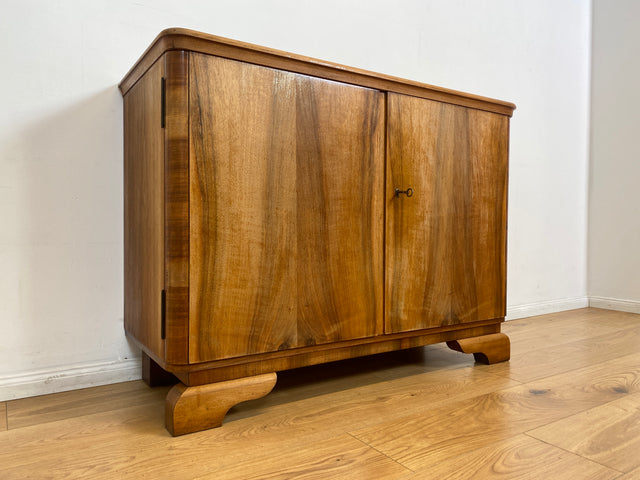 WMK I Wunderschöne und sehr gut erhaltene 1930er Jahre Art Deco Kommode aus massivem Walnuss Holz I Schrank Anrichte Wäschekommode Flurkommode Schuhschrank Vintage Antik Berlin Magdeburg Regensburg