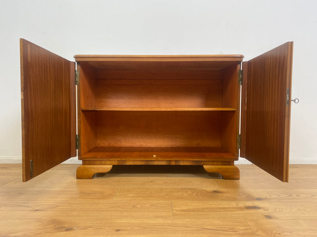 WMK I Wunderschöne und sehr gut erhaltene 1930er Jahre Art Deco Kommode aus massivem Walnuss Holz I Schrank Anrichte Wäschekommode Flurkommode Schuhschrank Vintage Antik Berlin Magdeburg Regensburg
