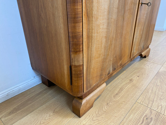 WMK I Wunderschöne und sehr gut erhaltene 1930er Jahre Art Deco Kommode aus massivem Walnuss Holz I Schrank Anrichte Wäschekommode Flurkommode Schuhschrank Vintage Antik Berlin Magdeburg Regensburg