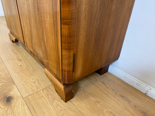 WMK I Wunderschöne und sehr gut erhaltene 1930er Jahre Art Deco Kommode aus massivem Walnuss Holz I Schrank Anrichte Wäschekommode Flurkommode Schuhschrank Vintage Antik Berlin Magdeburg Regensburg