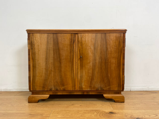 WMK I Wunderschöne und sehr gut erhaltene 1930er Jahre Art Deco Kommode aus massivem Walnuss Holz I Schrank Anrichte Wäschekommode Flurkommode Schuhschrank Vintage Antik Berlin Magdeburg Regensburg