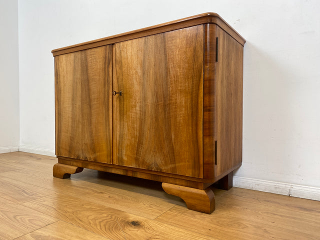WMK I Wunderschöne und sehr gut erhaltene 1930er Jahre Art Deco Kommode aus massivem Walnuss Holz I Schrank Anrichte Wäschekommode Flurkommode Schuhschrank Vintage Antik Berlin Magdeburg Regensburg