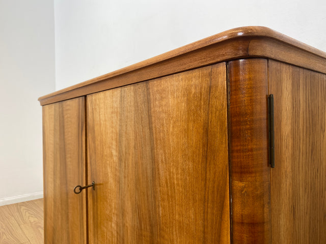 WMK I Wunderschöne und sehr gut erhaltene 1930er Jahre Art Deco Kommode aus massivem Walnuss Holz I Schrank Anrichte Wäschekommode Flurkommode Schuhschrank Vintage Antik Berlin Magdeburg Regensburg