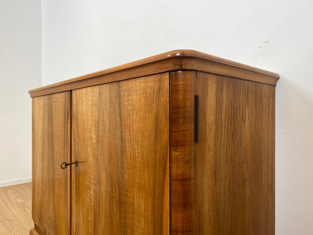 WMK I Wunderschöne und sehr gut erhaltene 1930er Jahre Art Deco Kommode aus massivem Walnuss Holz I Schrank Anrichte Wäschekommode Flurkommode Schuhschrank Vintage Antik Berlin Magdeburg Regensburg