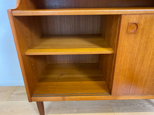 WMK # Hochwertige skandinavische Mid-Century Designer Vitrine von Brouer Møbelfabrik aus massivem Teakholz # Regal Bücherschrank Bücherregal Highboard Sideboard Glass Cabinet Danish Design Vintage