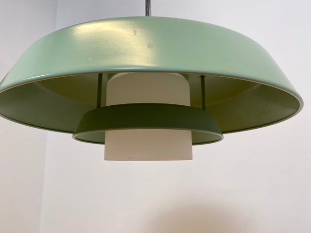 WMK # Formschöne und gut erhaltene zweischirm Pendelleuchte in Retrodesign aus Aluminium und Chrom in dezentem Grün # Lampe Hängelampe Deckenlampe Wohnzimmerlampe Leuchte Licht Hängeleuchte Vintage