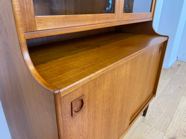 WMK # Hochwertige skandinavische Mid-Century Designer Vitrine von Brouer Møbelfabrik aus massivem Teakholz # Regal Bücherschrank Bücherregal Highboard Sideboard Glass Cabinet Danish Design Vintage