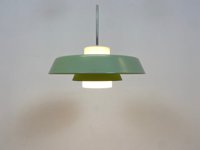 WMK # Formschöne und gut erhaltene zweischirm Pendelleuchte in Retrodesign aus Aluminium und Chrom in dezentem Grün # Lampe Hängelampe Deckenlampe Wohnzimmerlampe Leuchte Licht Hängeleuchte Vintage
