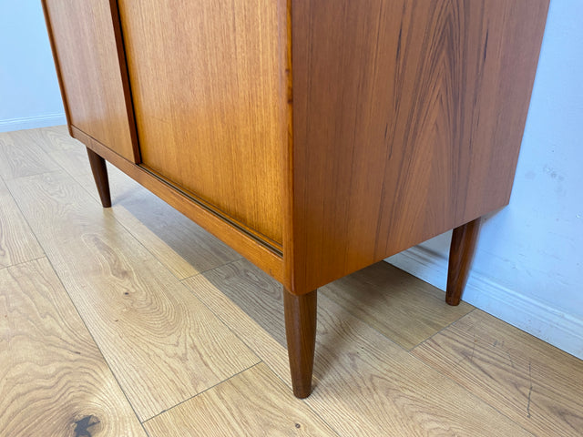 WMK # Hochwertige skandinavische Mid-Century Designer Vitrine von Brouer Møbelfabrik aus massivem Teakholz # Regal Bücherschrank Bücherregal Highboard Sideboard Glass Cabinet Danish Design Vintage