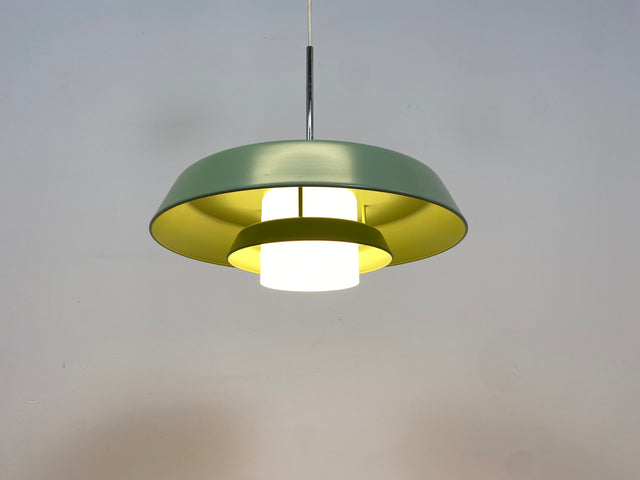 WMK # Formschöne und gut erhaltene zweischirm Pendelleuchte in Retrodesign aus Aluminium und Chrom in dezentem Grün # Lampe Hängelampe Deckenlampe Wohnzimmerlampe Leuchte Licht Hängeleuchte Vintage