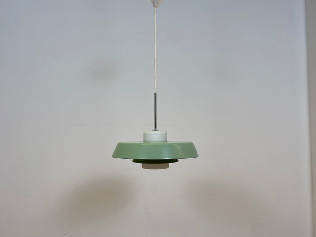 WMK # Formschöne und gut erhaltene zweischirm Pendelleuchte in Retrodesign aus Aluminium und Chrom in dezentem Grün # Lampe Hängelampe Deckenlampe Wohnzimmerlampe Leuchte Licht Hängeleuchte Vintage