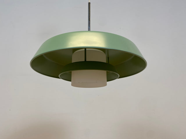 WMK # Formschöne und gut erhaltene zweischirm Pendelleuchte in Retrodesign aus Aluminium und Chrom in dezentem Grün # Lampe Hängelampe Deckenlampe Wohnzimmerlampe Leuchte Licht Hängeleuchte Vintage
