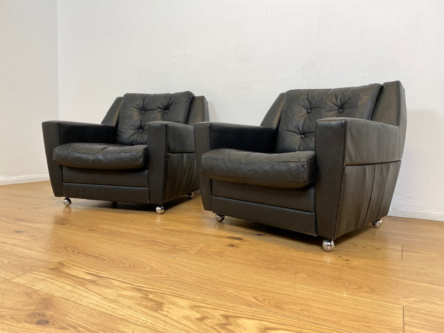 WMK # 1/2 Stilvoller & gut erhaltener 70er Jahre Sessel auf Rollen mit gestepptem schwarzem Skai Bezug # Armchair Ledersessel Clubsessel Sitzgarnitur Kunstleder Leder Retro Vintage Berlin Hamburg 60er