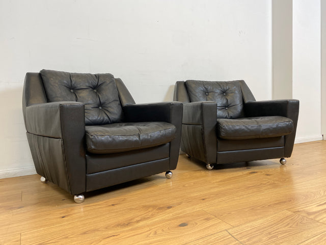 WMK # 1/2 Stilvoller & gut erhaltener 70er Jahre Sessel auf Rollen mit gestepptem schwarzem Skai Bezug # Armchair Ledersessel Clubsessel Sitzgarnitur Kunstleder Leder Retro Vintage Berlin Hamburg 60er