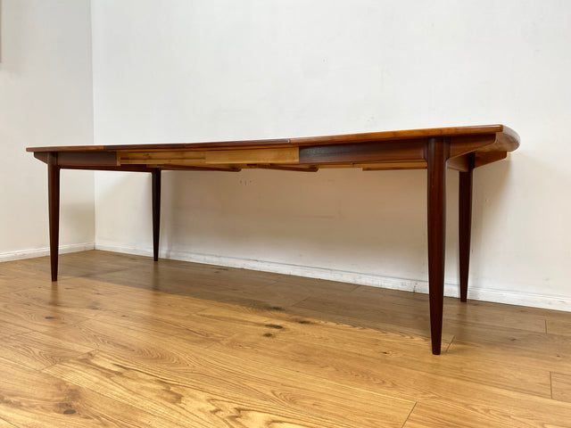 WMK # Stilvoller und 2-fach ausziehbarer skandinavischer Mid-Century Designertisch Roseto by Svante Skogh for Abra, in Teakholz # Tisch Esstisch Dining Table Holztisch Danish Design Vintage Teak 60er
