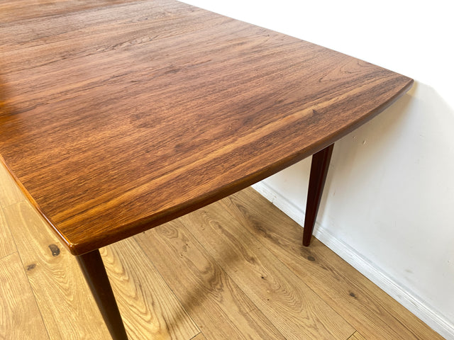 WMK # Stilvoller und 2-fach ausziehbarer skandinavischer Mid-Century Designertisch Roseto by Svante Skogh for Abra, in Teakholz # Tisch Esstisch Dining Table Holztisch Danish Design Vintage Teak 60er