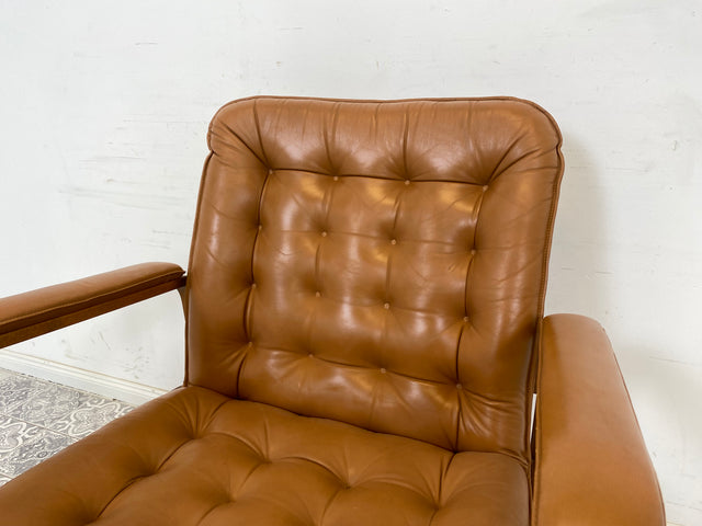 WMK Formschöner und sehr bequemer skandinavischer Ledersessel mit gestepptem Echtleder # Sessel Drehsessel Lesesessel Relaxsessel Easy Chair Fernsehensessel Leder Vintage Mid-Century
