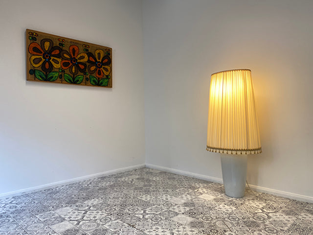 WMK Edle und sehr gut erhaltene 140cm große Vintage Bodenlampe mit wunderschönem Lampenschirm und Vasenfuß aus Porzellan # Lampe Leuchte Stehlampe Stehleuchte Leselampe Vasenlampe Retro Mid-Century
