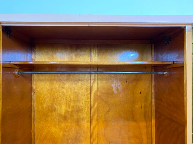 WMK # Schöner und gut erhaltener 30er Jahre Art Deco Kleiderschrank in zart Rosa aus vollem Holz mit Glastür und Vorhang # Schrank Schlafzimmerschrank Wäscheschrank Wardrobe Antik Vintage Berlin Mainz