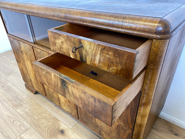 WMK I Made in SO36 I Wunderschöne 30er Jahre Art Deco Kommode aus vollem Holz mit Vitrine und Schubladen I Schrank Sideboard TV Lowboard Flurkommode Wäschekommode Vintage Antik Berlin Hamburg München