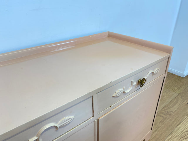 WMK # Besonders schöne und geräumige 30er Jahre Art Deco Kommode in zart Rosa aus vollem Holz mit Schubladen und Messinggriffen # Schrank Sideboard Wäschekommode Schuhkommode Antik Vintage Berlin Köln