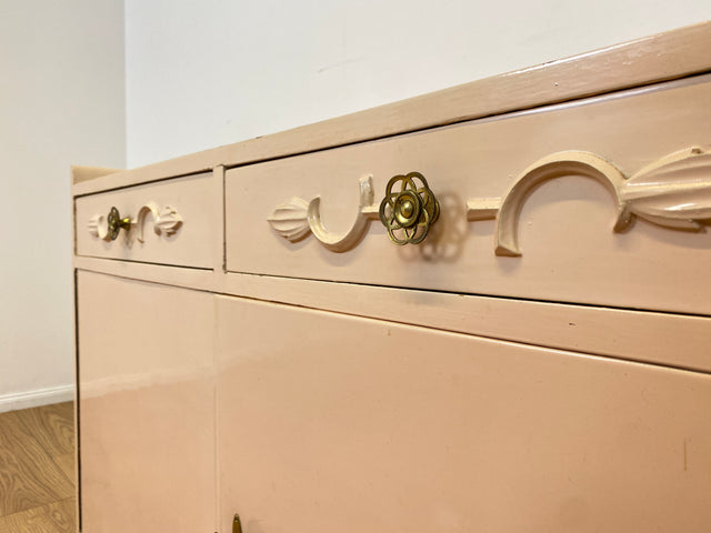 WMK # Besonders schöne und geräumige 30er Jahre Art Deco Kommode in zart Rosa aus vollem Holz mit Schubladen und Messinggriffen # Schrank Sideboard Wäschekommode Schuhkommode Antik Vintage Berlin Köln