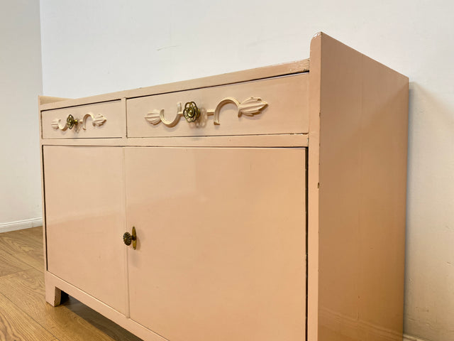 WMK # Besonders schöne und geräumige 30er Jahre Art Deco Kommode in zart Rosa aus vollem Holz mit Schubladen und Messinggriffen # Schrank Sideboard Wäschekommode Schuhkommode Antik Vintage Berlin Köln