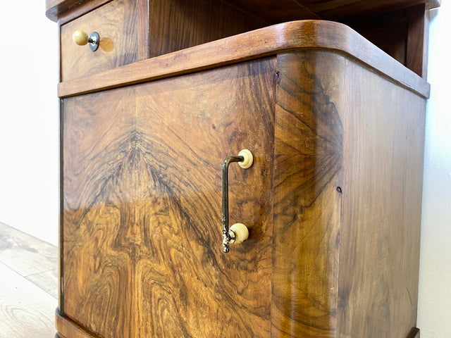 WMK # 1/2 Sehr schöner 30er Jahre Art Deco Nachttisch aus vollem Holz in Wurzelholz, mit Schublade und Originalgriffen # Nachtschrank Nachtschränkchen Nachtkommode Kommode Bedside Table Antik Vintage