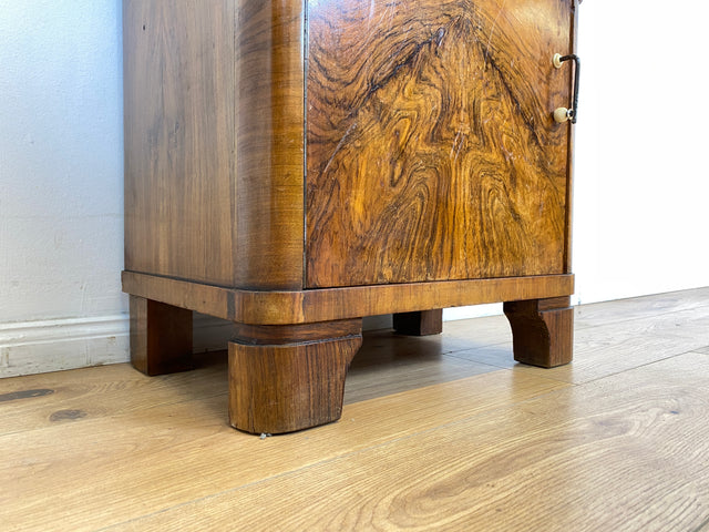 WMK # 1/2 Sehr schöner 30er Jahre Art Deco Nachttisch aus vollem Holz in Wurzelholz, mit Schublade und Originalgriffen # Nachtschrank Nachtschränkchen Nachtkommode Kommode Bedside Table Antik Vintage