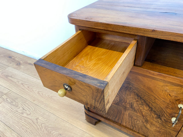 WMK # 1/2 Sehr schöner 30er Jahre Art Deco Nachttisch aus vollem Holz in Wurzelholz, mit Schublade und Originalgriffen # Nachtschrank Nachtschränkchen Nachtkommode Kommode Bedside Table Antik Vintage