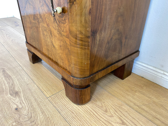 WMK # 1/2 Sehr schöner 30er Jahre Art Deco Nachttisch aus vollem Holz in Wurzelholz, mit Schublade und Originalgriffen # Nachtschrank Nachtschränkchen Nachtkommode Kommode Bedside Table Antik Vintage