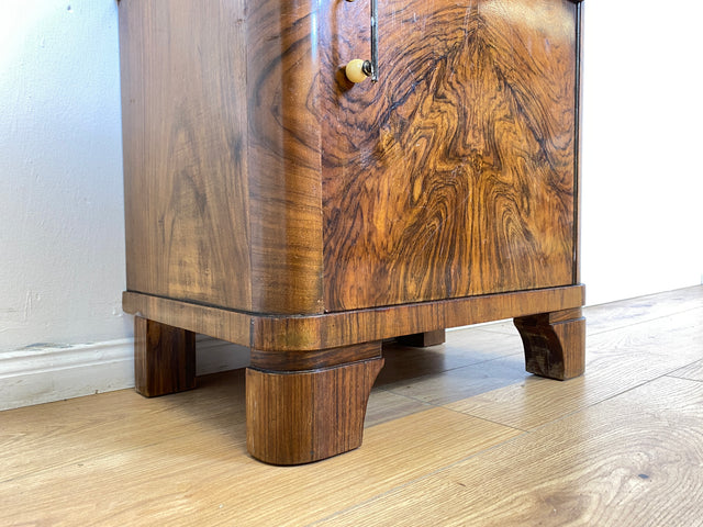 WMK # 1/2 Sehr schöner 30er Jahre Art Deco Nachttisch aus vollem Holz in Wurzelholz, mit Schublade und Originalgriffen # Nachtschrank Nachtschränkchen Nachtkommode Kommode Bedside Table Antik Vintage
