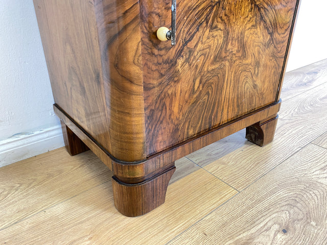 WMK # 1/2 Sehr schöner 30er Jahre Art Deco Nachttisch aus vollem Holz in Wurzelholz, mit Schublade und Originalgriffen # Nachtschrank Nachtschränkchen Nachtkommode Kommode Bedside Table Antik Vintage