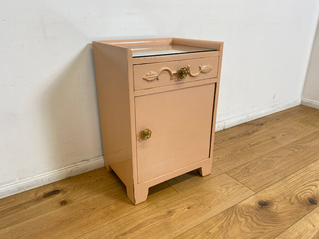 WMK # Sehr schöner 30er Jahre Art Deco Nachttisch in zart Rosa aus vollem Holz mit Schublade und Messinggriffen # Nachtschrank Nachtkommode Kommode Bedside Table Antik Vintage Berlin Schwerin Köln