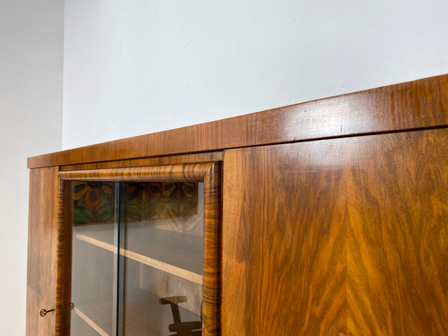 WMK I Wunderschöner 30er Jahre Art Deco Wohnzimmerschrank I Vollholz in edlem Walnuss I Schrank Vitrine Bücherschrank Büchervitrine Herrenzimmer Sideboard Antik Vintage Dresden NRW Bayern