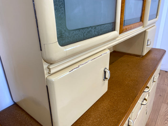 WMK I Schöne 30er Jahre Küchenanrichte aus vollem Holz mit Originalgläsern und Keramik Schütten I Küche Büffet Büfett Küchenschrank Anrichte Kredenz Art Deco Vintage 40er 50er Berlin Dresden Münster