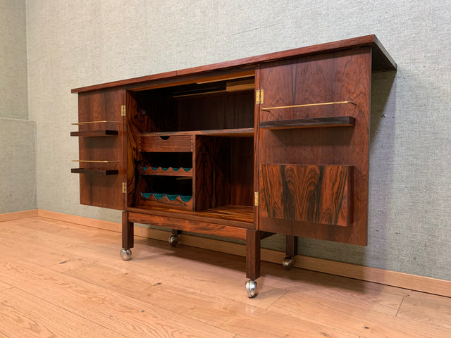 WMK I Skandinavische 60er Jahre Designer Bar von Torbjörn Afdal auf Rollen I Palisander I Barkommode Barschrank Hausbar Barwagen Tresen Vintage Danish Design Mid-Century Rosewood I Berlin München Köln