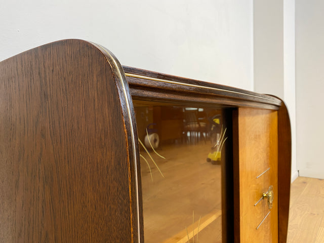 WMK # Formschöne & gut erhaltene 50er Jahre Barkommode aus vollem Holz mit Schiebetüren und Messinggriff # Bar Barschrank Mini-Bar Hausbar Kommode Sideboard Vitrine Rockabilly Vintage Mid-Century 60er