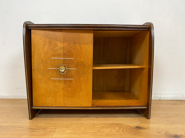 WMK # Formschöne & gut erhaltene 50er Jahre Barkommode aus vollem Holz mit Schiebetüren und Messinggriff # Bar Barschrank Mini-Bar Hausbar Kommode Sideboard Vitrine Rockabilly Vintage Mid-Century 60er
