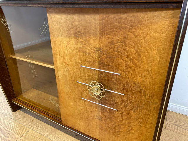 WMK # Formschöne & gut erhaltene 50er Jahre Barkommode aus vollem Holz mit Schiebetüren und Messinggriff # Bar Barschrank Mini-Bar Hausbar Kommode Sideboard Vitrine Rockabilly Vintage Mid-Century 60er